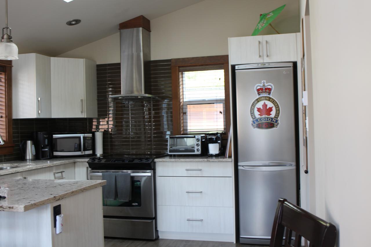 Tilby'S Rainbow Cottage Port Renfrew Extérieur photo